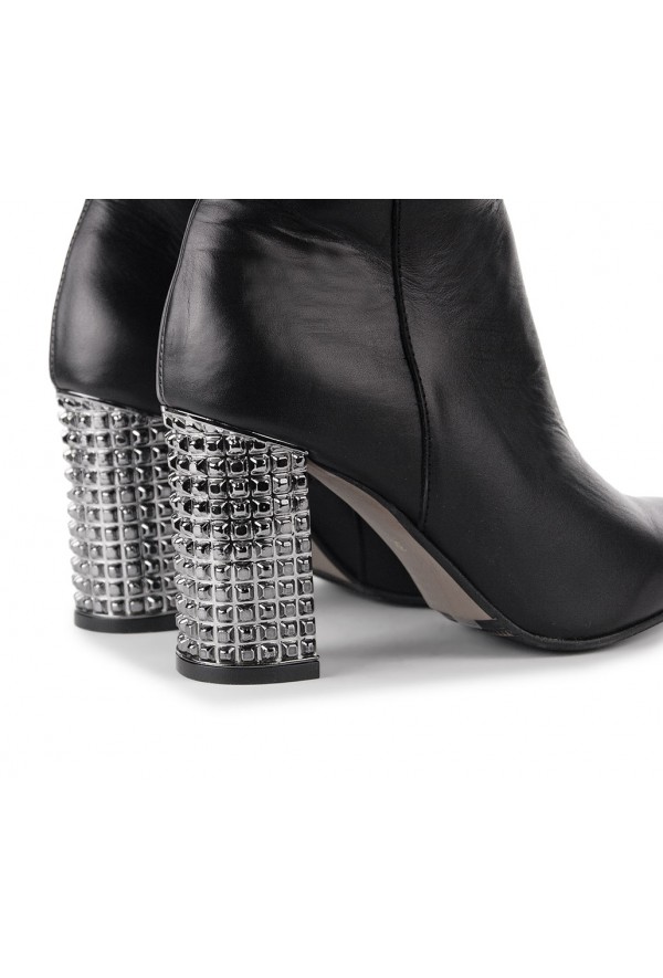 stylizacje z białymi butami sportowymi