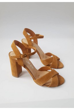 Zamszowe sandały Brica camel