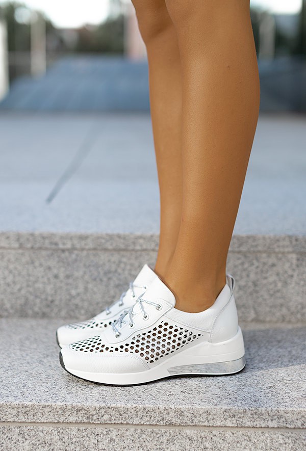 Białe ażurowe sneakersy Latoya