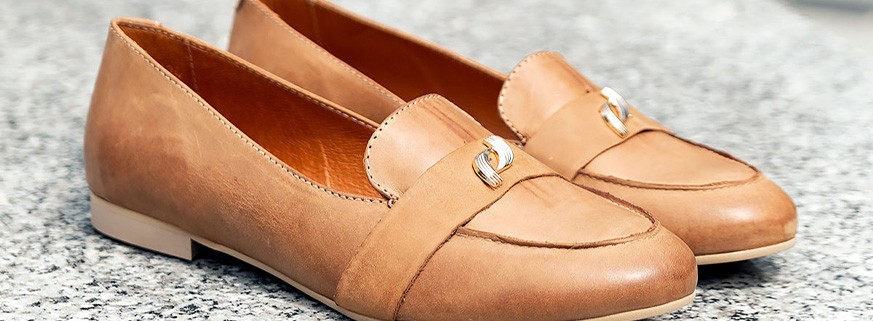 Modne buty na wiosnę 2021: mokasyny damskie